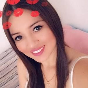 Meet your Posher, Larissa